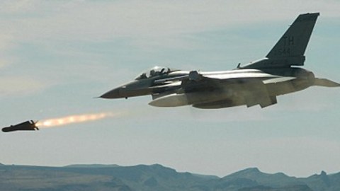 Husi hədəfləri yenidən bombalandı