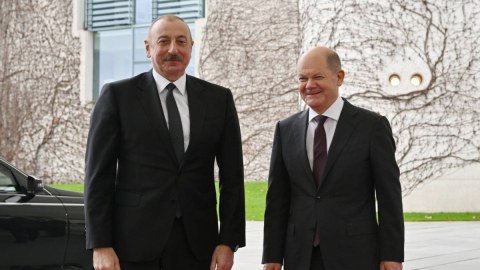 Şolts İlham Əliyevi TƏBRİK ETDİ
