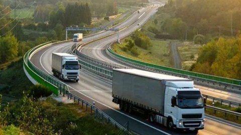 Azərbaycan Pakistan və Böyük Britaniyaya avtomobillə yük daşımalarına başlayır