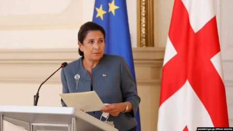 Zurabişvili gəlir və xərclərini AÇIQLADI