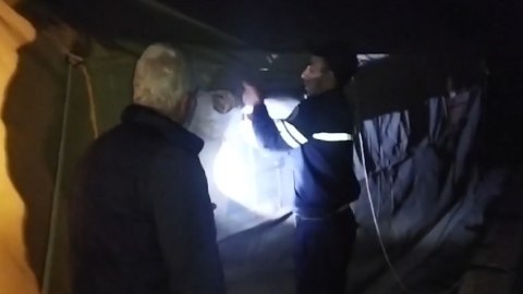 Yaşayış yeri olmayan ailəyə çadır quruldu - VİDEO