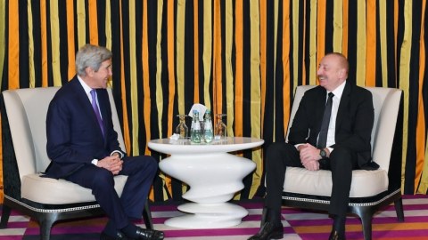 Prezident Con Kerrini Azərbaycana dəvət etdi