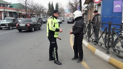 Qaydaları pozan sürücü və piyadalar cəzalandırıldı
