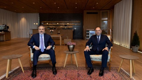 Hakan Fidan yunan həmkarı ilə görüşdü 