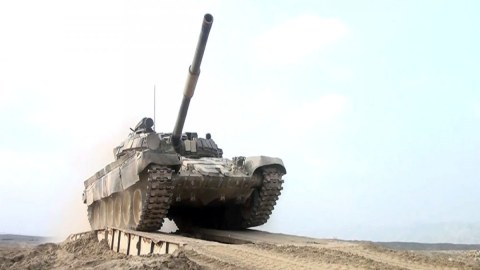 Tanklar və döyüş maşınları tapşırıqları icra etdilər - VİDEO