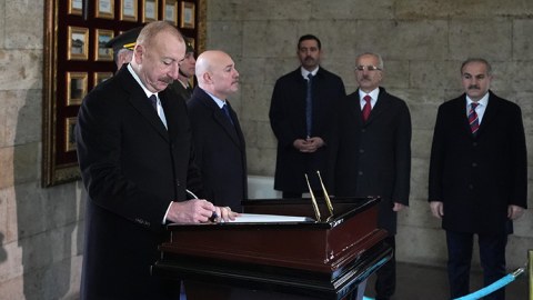 İlham Əliyev Anıtqəbirdəki dəftərə nələr yazdı...