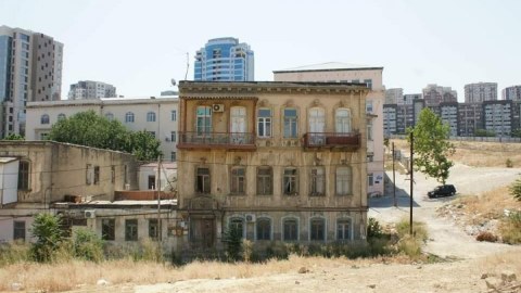 "Sovetski"dəki bu bina qorunan abidələrin siyahısında deyilmiş - FOTO