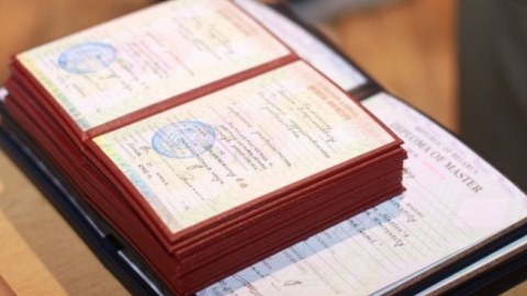 30 iddiaçıya diplom və attestatlar təqdim edildi