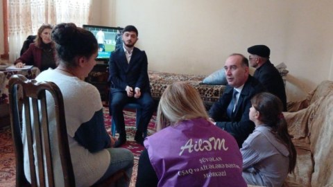 Dövlət Komitəsi atası tərəfindən zorakılığa məruz qalan azyaşlıya baş çəkdi