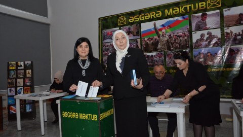 Abşerondan 5000 kitab əsgərlərə göndərildi - FOTOLAR