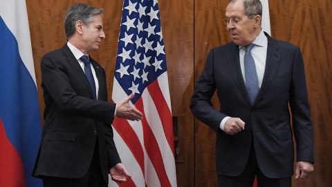 Lavrov Blinkenlə eyni iclasa getdi