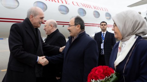 Numan Kurtulmuş Bakıya gəldi
