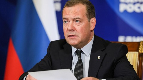Medvedev Baydenin söyüşlərinə cavab verdi: “Yararsız qoca!”