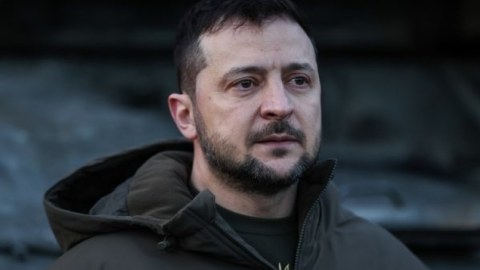 Zelenskidən əcnəbilərlə bağlı FƏRMAN