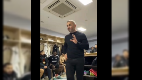 Qələbədən sonra Qurban Qurbanovun futbolçularla söhbəti - VİDEO