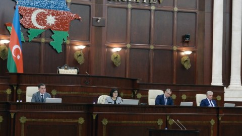 “Məişət zorakılığının qarşısının alınması haqqında” qanun layihəsi TƏSDİQLƏNDİ