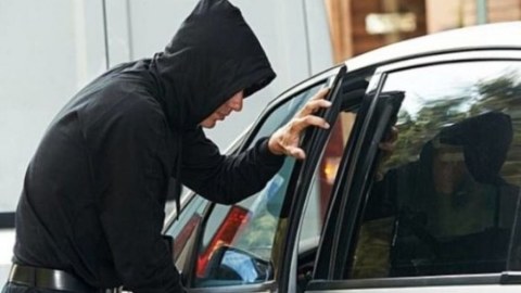 Maşın qaçırmaqda şübhəli bilinən yeniyetmə saxlanıldı