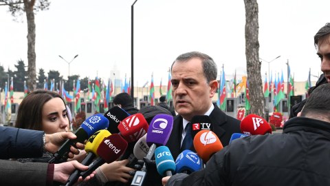 Bəzi çevrələr şərti sərhəddəki sakitlikdən narahat idi - Nazir
