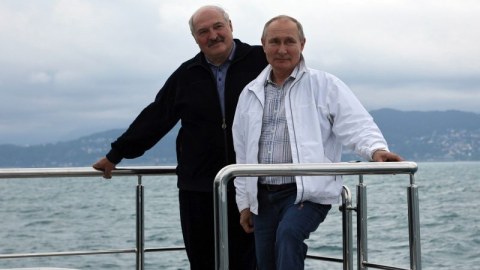 Putin Lukaşenkonu təbrik etdi