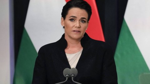 Macarıstan Prezidentinin istefası RƏSMİLƏŞDİ