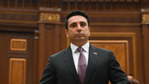 Əsirlərin qaytarılması üçün Azərbaycanla danışır aparırıq - Simonyan