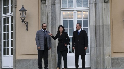 Berlindəki sülh görüşü FOTOLARDA