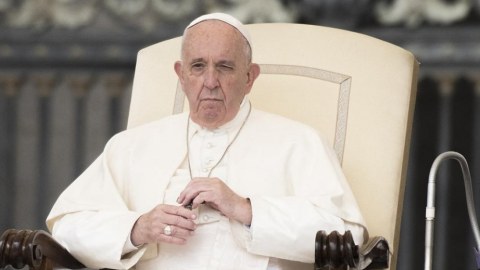 Roma Papası xəstəxanaya yerləşdirildi