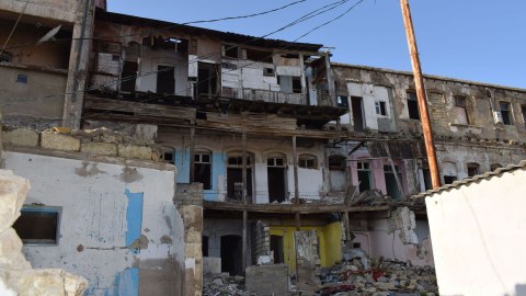 Yataqxanadakı keçmiş məcburi köçkünlər çıxarıla bilər