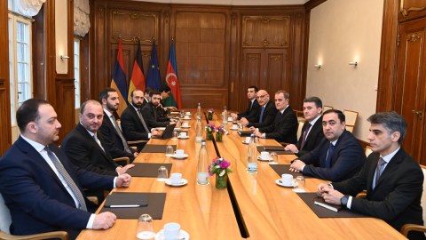 Berlin danışıqlarının ikinci günü: sülh müzakirəsi davam edir