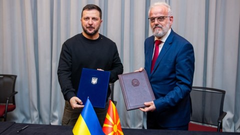 Zelenski Şimali Makedoniya lideri ilə görüşdü 