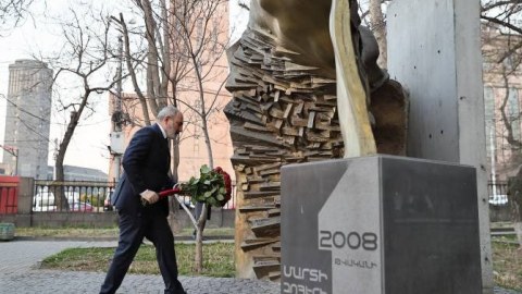 Paşinyan 1 mart hadisələri zamanı həlak olanları yad edib