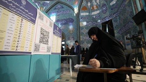 İranda kütləvi etirazlardan sonra ilk seçkilər: Həm Məclisə, həm Şuraya...