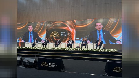 Cənubi Qafqazda artıq de-fakto sülh var - Hikmət Hacıyev