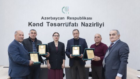 Fərqlənən fermerlər mükafatlandırıldı - FOTO