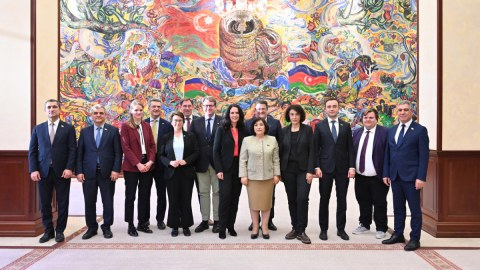 Spiker Bundestaqın nümayəndə heyəti ilə danışıqlar apardı 