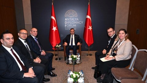 Cevdet Yılmaz YAP nümayəndə heyətini qəbul etdi 