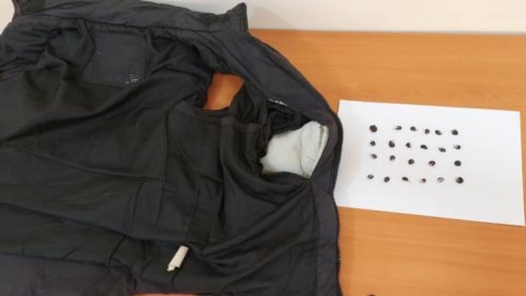 Gödəkçədə həbsxanaya narkotik keçirmək istədi
