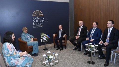 Nazir Helqa Şmidlə sülhdən danışdı 