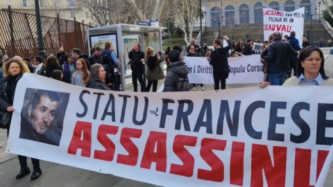 Fransa repressiyasına etiraz edildi - FOTOLAR