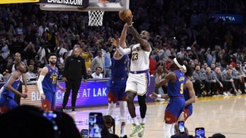 Əfsanəvi basketbolçu öz rekordunu YENİLƏDİ