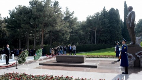 Bolqarıstan Xalq Məclisinin sədri Heydər Əliyevin məzarını ziyarət etdi