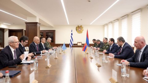 Papikyan yunan həmkarı ilə görüşdü