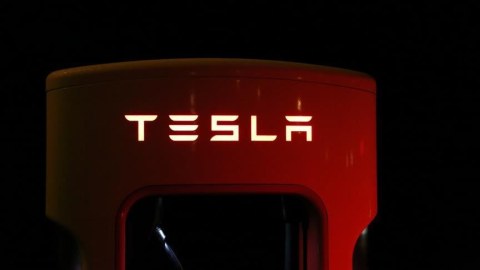 "Tesla" fabriki yanğın səbəbindən təxliyə edilib