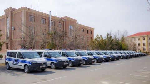 Naxçıvanda polislərə 20 yeni maşın verildi