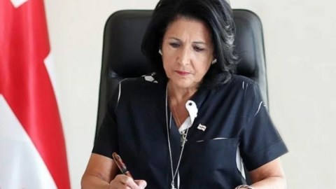 Zurabişvili bu qanuna veto qoydu 