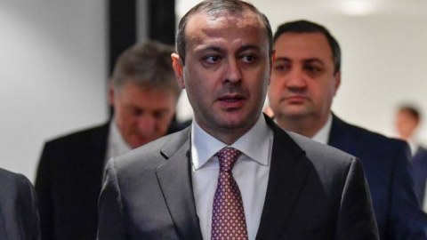 Qriqoryan deputatları qapalı görüşə çağırdı