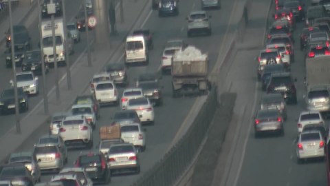 Yük maşını yolda xarab oldu - Tıxac yarandı