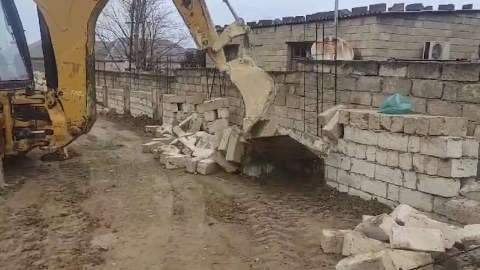 Xırdalanda və Mehdiabadda sənədsiz tikililər söküldü - VİDEO