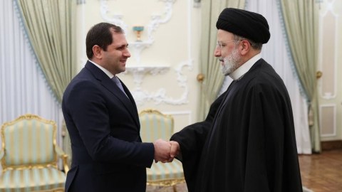 Papikyan Rəisi ilə regional təhlükəsizliyi müzakirə edib