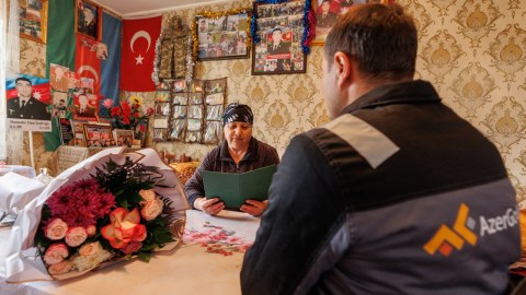 “AzerGold” 8 Mart münasibətilə şəhid analarını təbrik etdi
